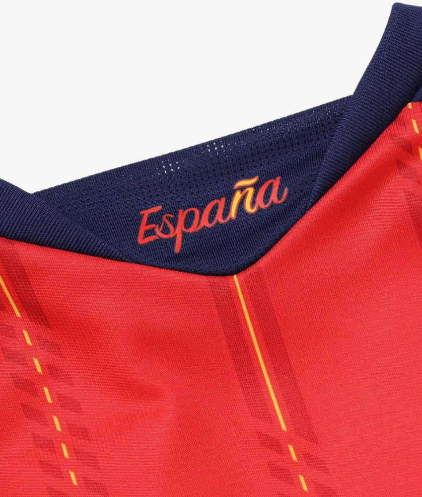 Conjunto niño España 2026 detalle pantalón azul marino