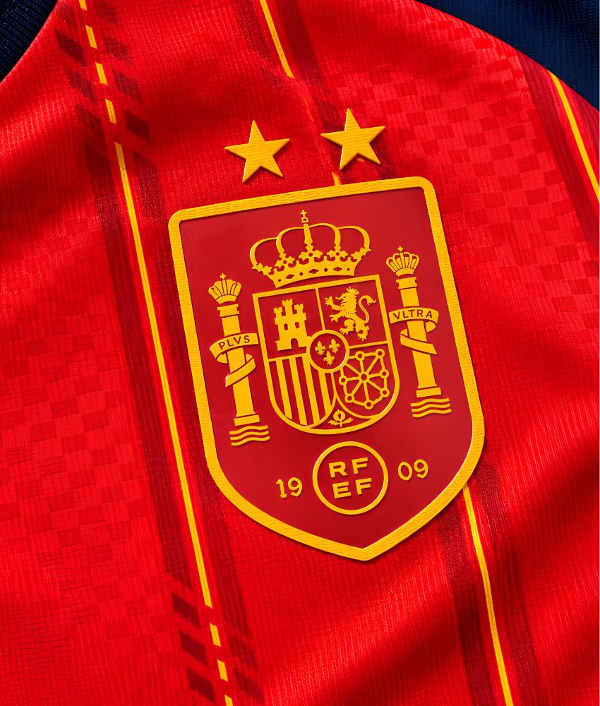 Conjunto niño España 2026 vista lateral